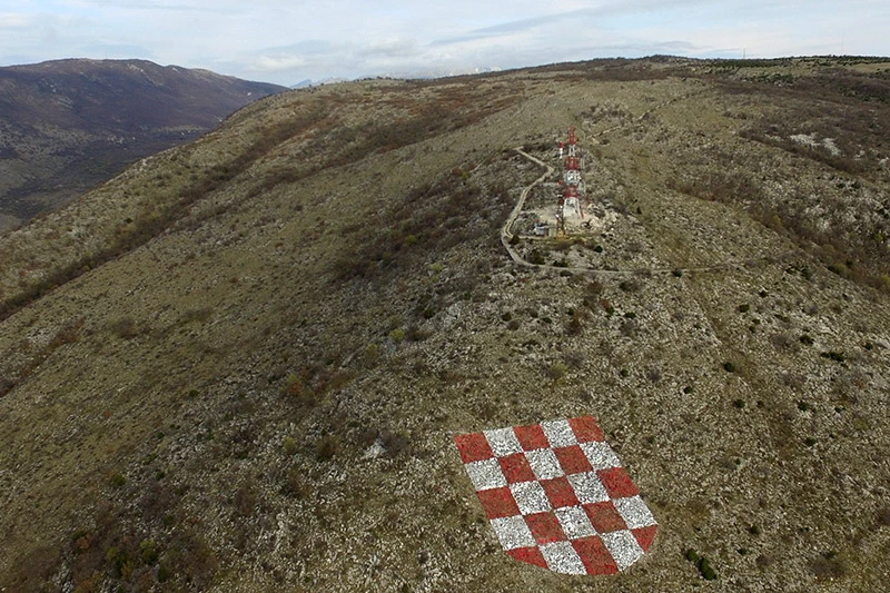 Mostar: Crtanje šahovnice i uništavanje Starog grada su naručeni vandalizam