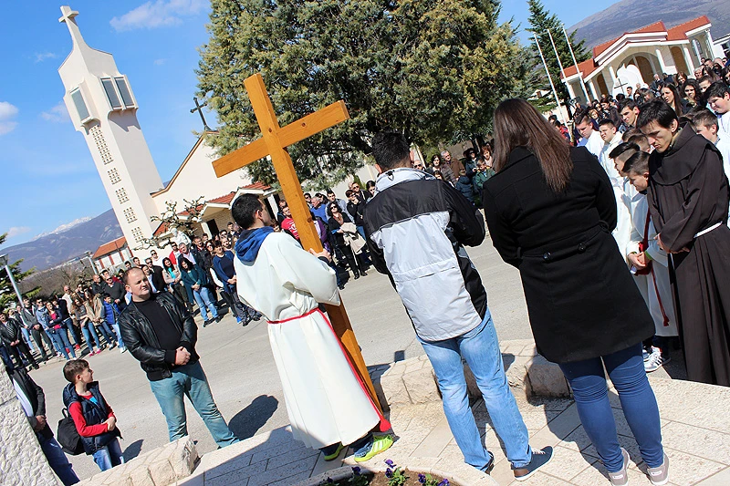 Stotine vjernika na Putu križa od Uzarića do Širokog Brijega