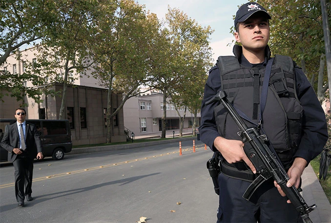 Trojica turskih policajca ubijeno, a 22 ranjena u napadu autobombom