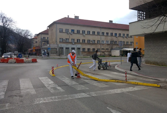 Mostarci oprez: Nova regulacija prometa kod montažnog kružnog toka