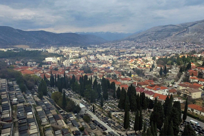 SDA: Mostar ne može biti kao drugi gradovi