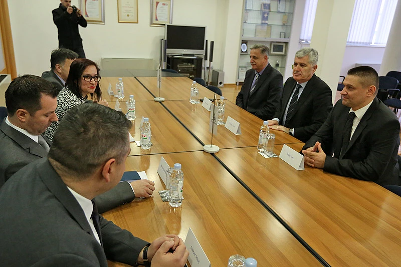 Čovićeva potpora Aluminiju