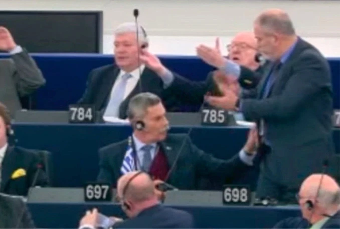 Grčki političar izbačen iz EP-a jer je Turke nazvao prljavima i barbarima