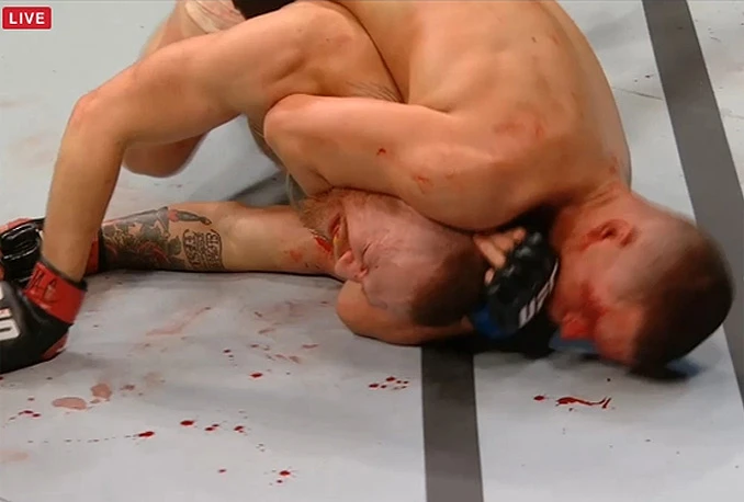 Nate Diaz 'ugušio' McGregora; Miesha Tate Holly Holm
