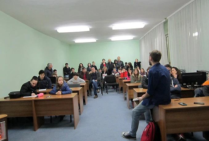 Mostarce zanima šah - Više od 40 polaznika na radionici šaha