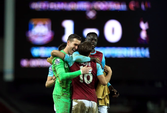 Slaven Bilić srušio i Tottenham, Arsenal opet kiksao