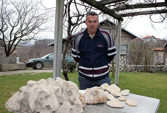 Otkriće u BiH: Kopao njivu i našao školjke stare 5 milijuna godina