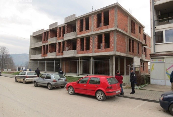 Kalesija: 15-godišnjakinja skočila sa zgrade u izgradnji