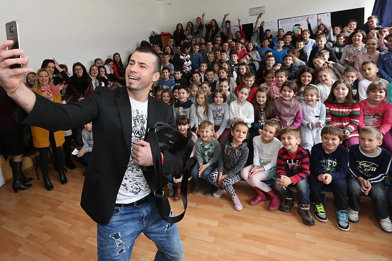 Beljo oduševio djecu u svojoj školi u Cimu