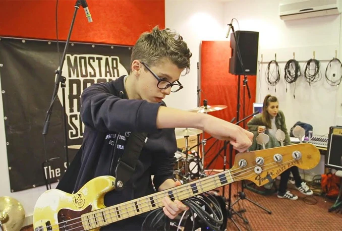 Dubioza kolektiv 'kumovala' novom studiju Mostar Rock škole