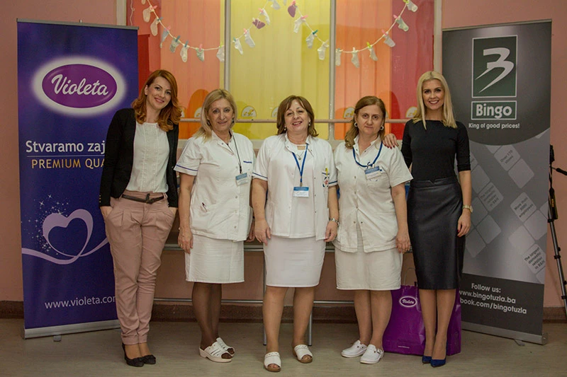Violeta i Bingo uručili donaciju porodilištu u Tuzli