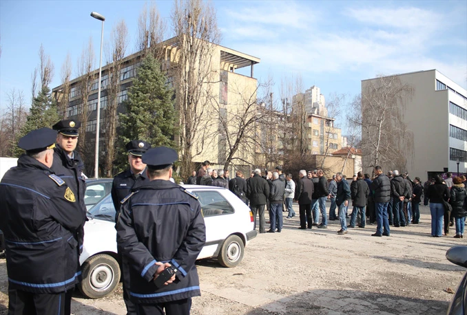 Radnici Krivaje blokirali Sud u Zenici: Ne idemo dok se naši zahtjevi ne ispune