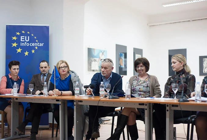 Izložba umjetničkih studentskih radova na temu djeca i obrazovanje