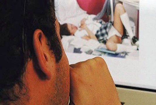 Pedofili koriste tajne Facebook grupe za razmjenu slika djece