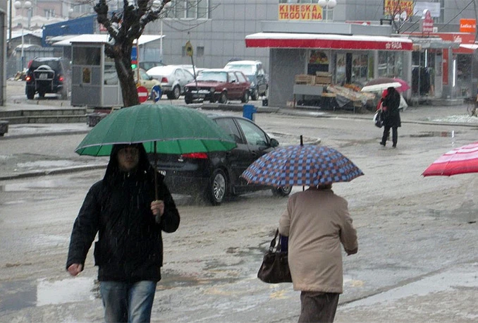 Kiša, jako jugo i mokre ceste