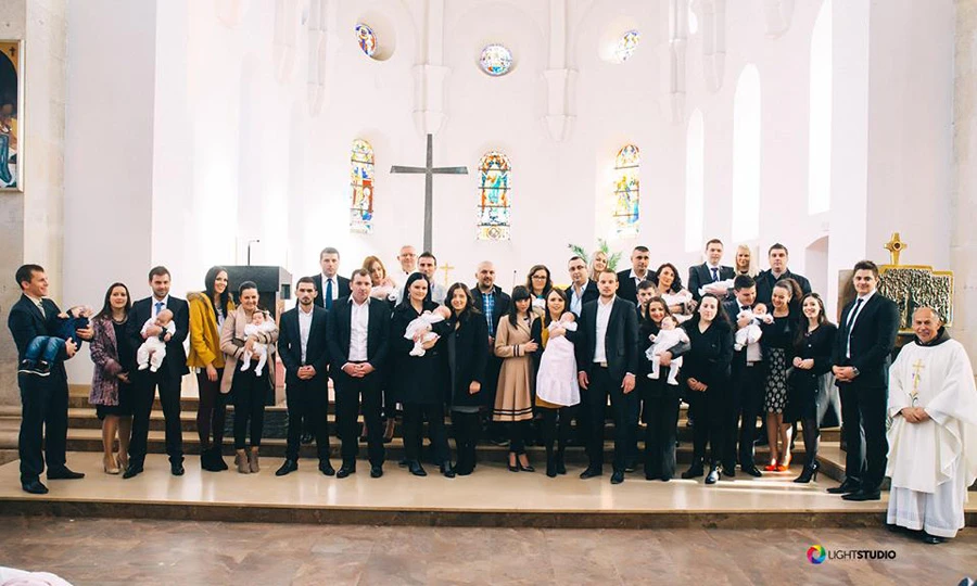 Široki Brijeg: U jednom danu kršteno 10 beba