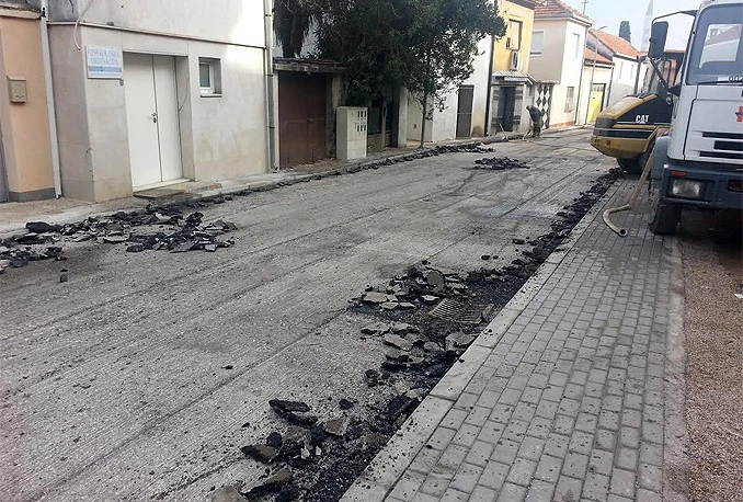 Rekonstrukcija po mostarski: Nakon mjesec dana diže se novi asfalt