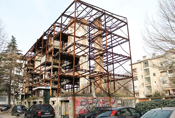 Ruglo u središtu Mostara - čeka se odluka Vijeća ili proglas o nesigurnosti