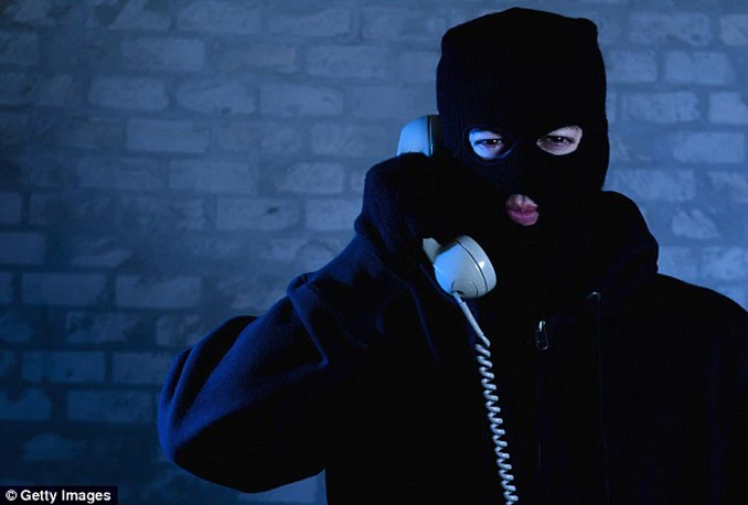 Prijeteći telefonski pozivi zbog kojih se danima zatvaraju škole dolaze iz inozemstva