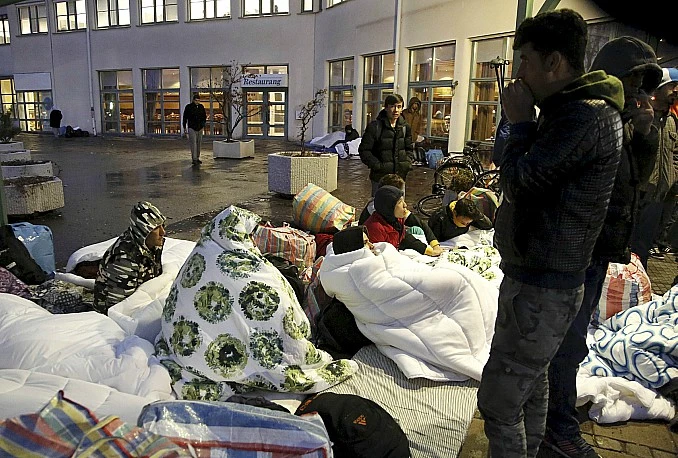 Maskirani muškarci napali migrante