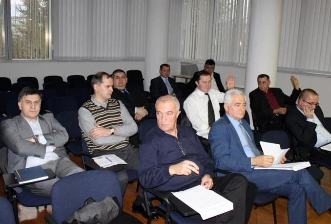 Nisu razriješeni Vladini zastupnici u Aluminiju