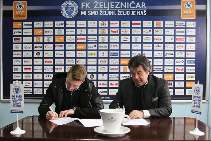 Željezničar u istom danu potpisao s trojicom
