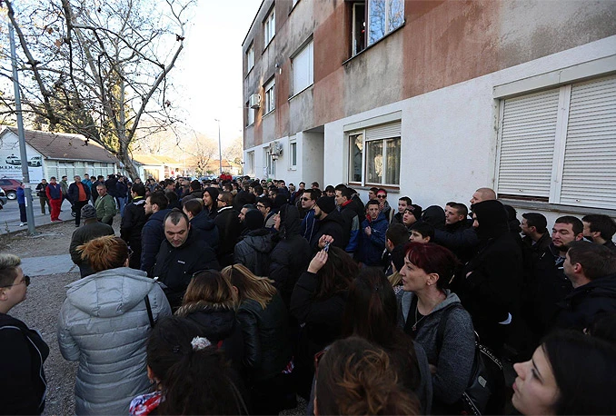 Živi zid u Vukovarskoj: Građani stali u obranu obitelji Šarić