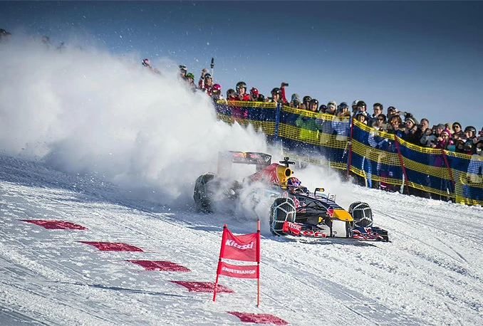 Bolid F1 na skijaškoj stazi