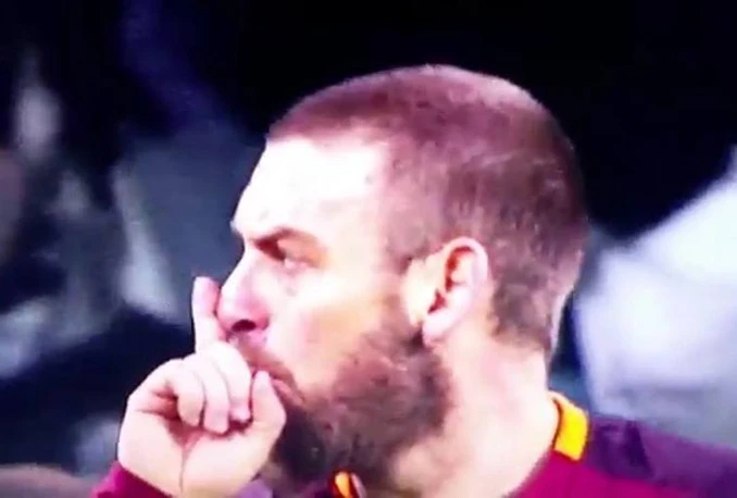 De Rossi Mandžukiću: Začepi cigane!