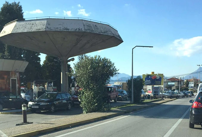 Inspekcija zabranila niske cijene goriva; vozači i dalje čekaju u kolonama