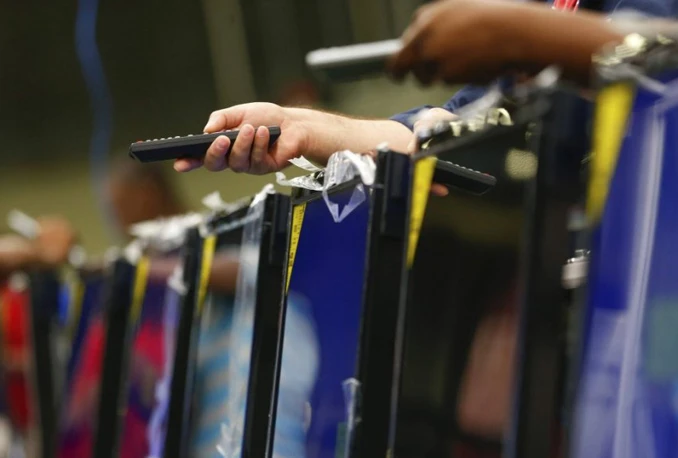 Javne servise se pokušava podčiniti političkim centrima moći