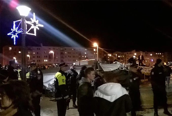 Srušila se bina na koncertu Miroslava Ilića
