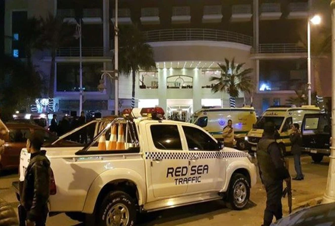 Teroristi upali u hotel sa zastavom ISIL-a i izboli turiste