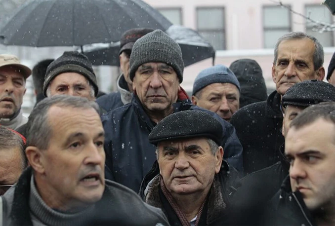 Vojni umirovljenici pred Vladom: Novalić vraća mirovine