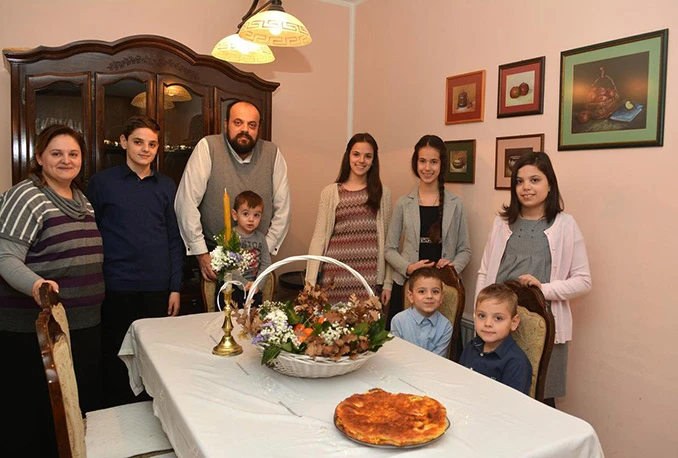 Božić u obitelji mostarskog paroha Radivoja Krulja: Dom ispunjen ljubavlju i radošću
