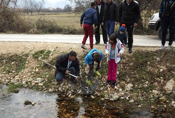 Mostar: Uz grah i druženje u rijeku pušteno tisuću komada pastrmke