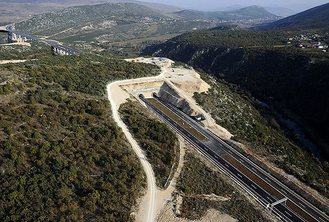 Lasić najavio povećanje trošarina na gorivo radi koridora 5-C
