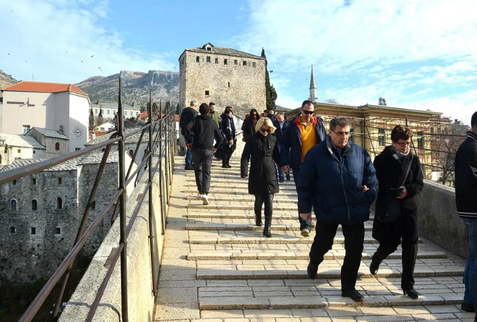 Prvog dana nove godine stari dio Mostara preplavljen turistima
