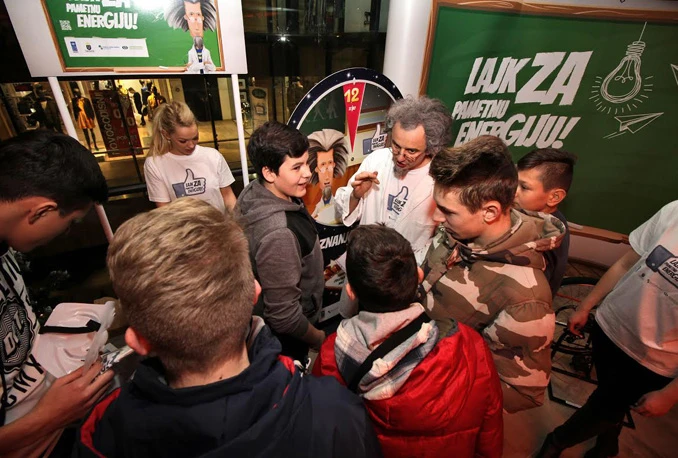 Profesor Atom s mladima o 'pametnoj energiji'