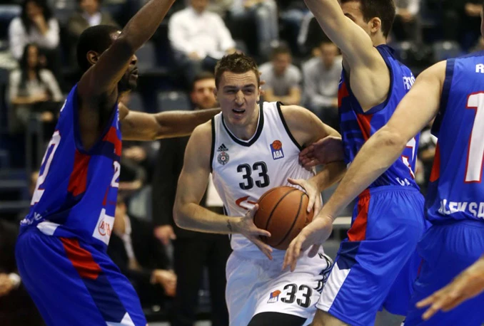 Igokea kobna za "večite": Pao i Partizan u Pioniru