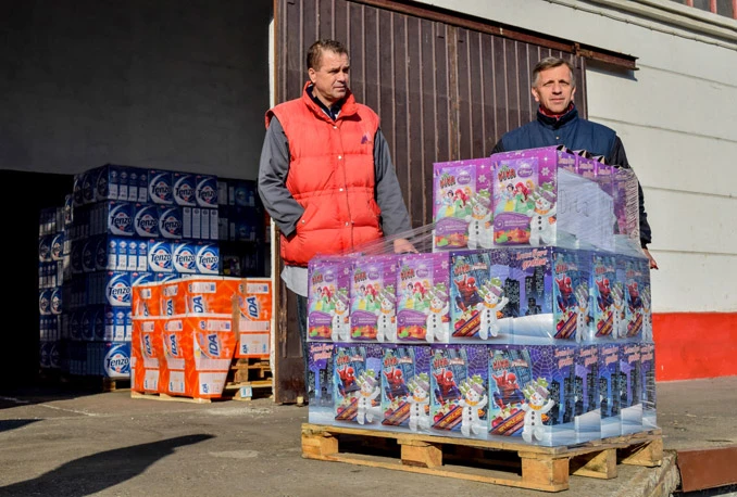 Bingo Tuzla uručila paketiće za djecu uposlenika Dite