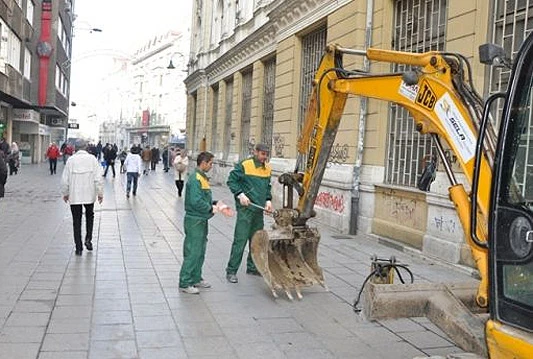 Ugradnja staze za slijepe u sarajevskoj Ferhadiji