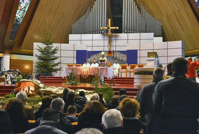 Stotine vjernika u mostarskoj katedrali polnoćkom slavilo rođenje Isusovo