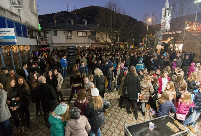 Stočani uživali u tradicionalnom Adventskom koncertu na otvorenom