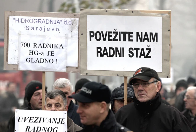 Radnici Hidrogradnje prosvjeduju pred zgradom Vlade FBiH