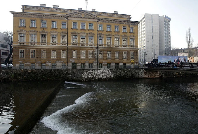 Dojava o bombi u srednjoj školi Sarajevu bila lažna