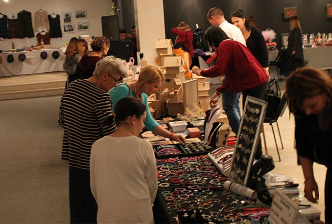 Potražite unikatan dar za vaše najmilije na sajmu Udruge 'Očima kreativaca' 