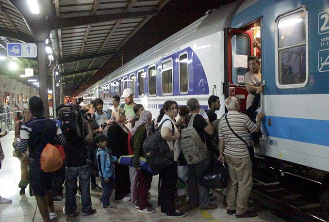 Do jutra kroz Sloveniju prošlo 250 tisuća, a kroz Hrvatsku 450 tisuća izbjeglica