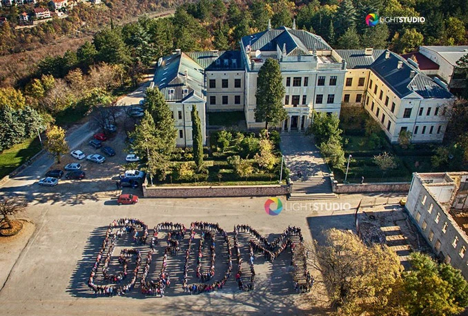 Milenijska fotografija širokobrijeških gimnazijalaca