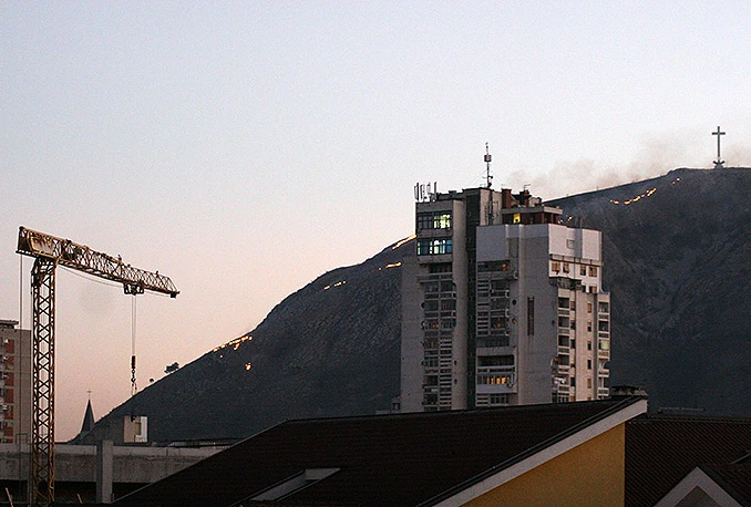 Vatrogasci tri puta gasili požar na Humu